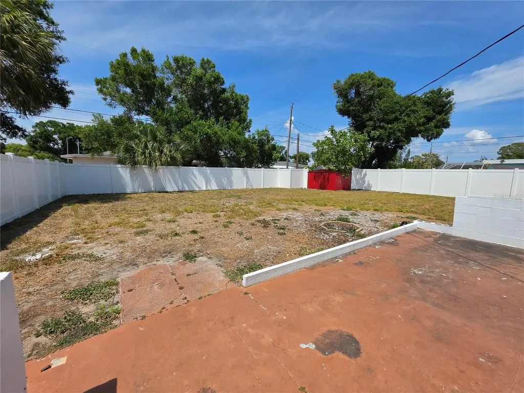 6033 38th Avenue N St Petersburg FL 33710