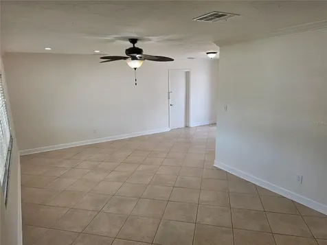 6033 38th Avenue N St Petersburg FL 33710