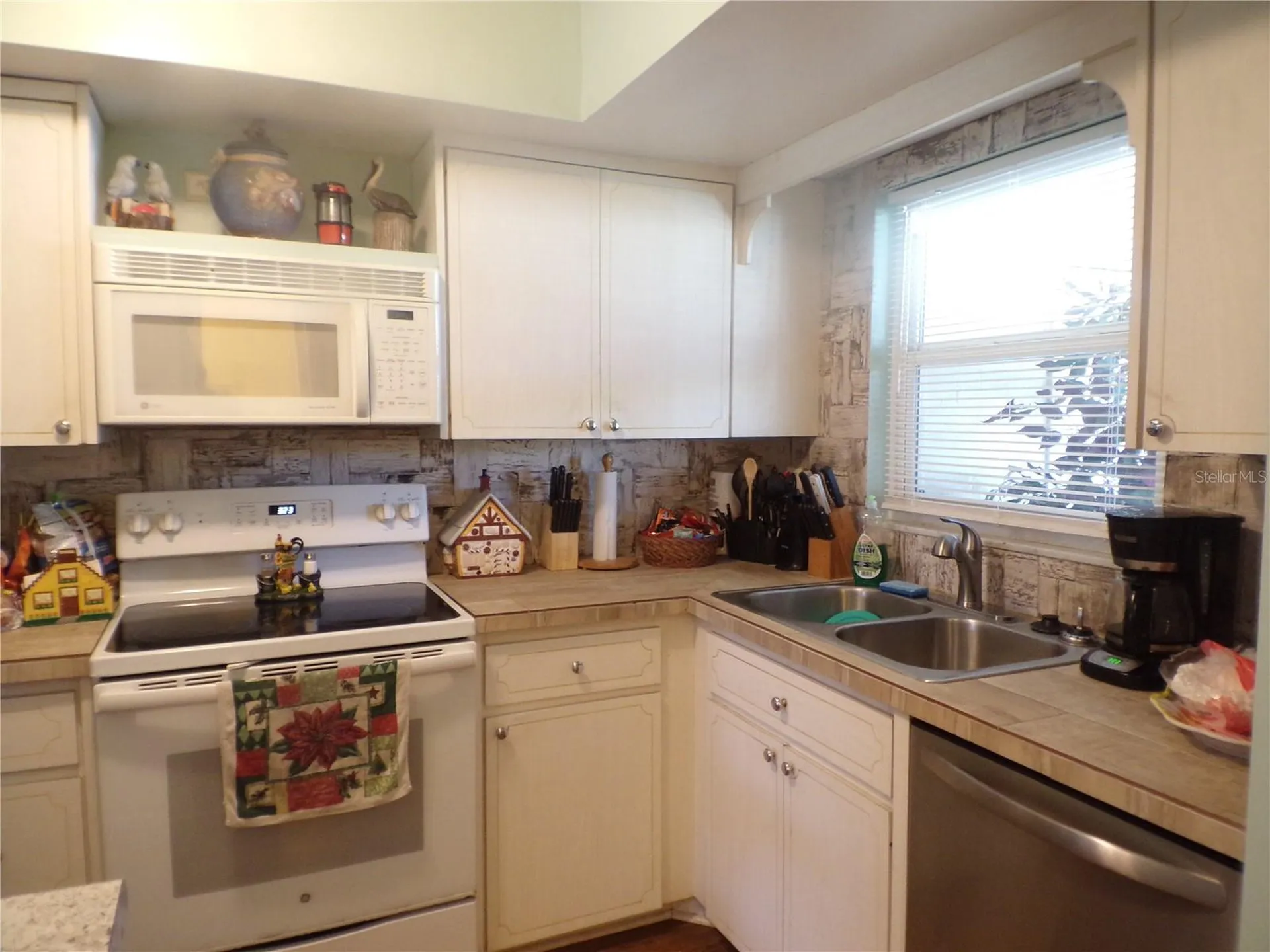 670 Park Circle Bradenton FL 34207