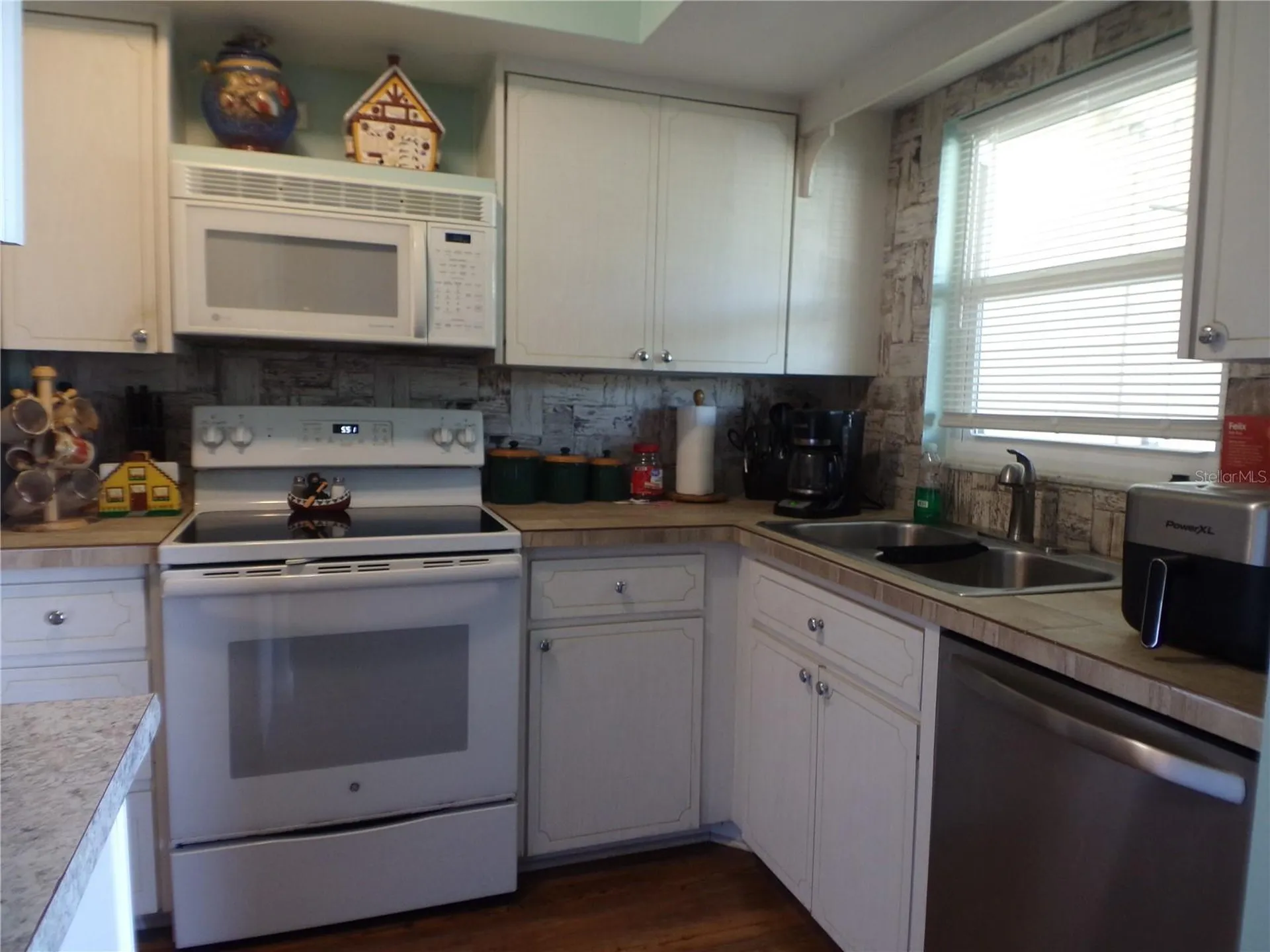 670 Park Circle Bradenton FL 34207