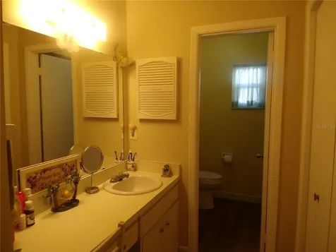 670 Park Circle Bradenton FL 34207