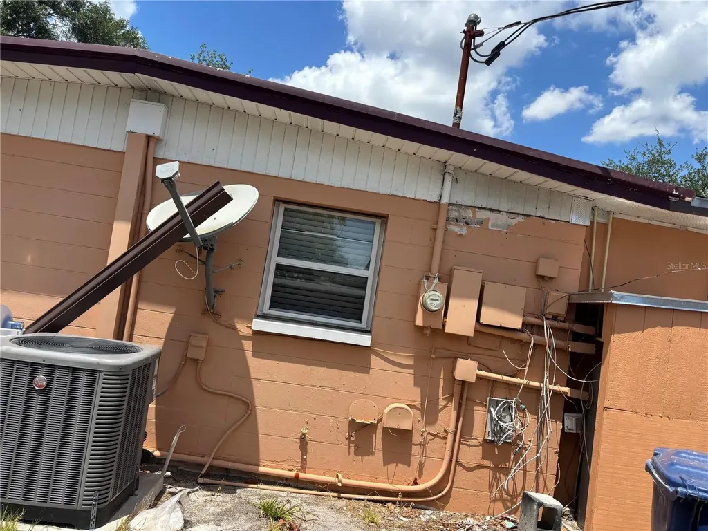1320 Larsen Lane Tampa FL 33619