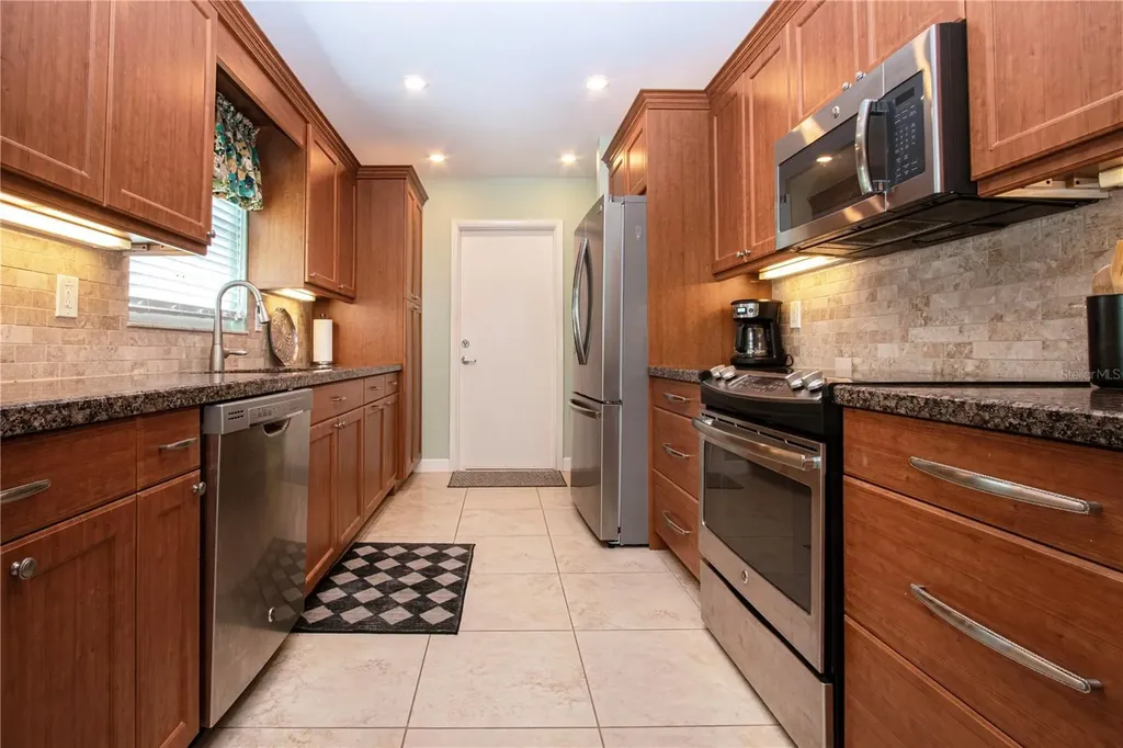 4405 Lakewood Avenue Bradenton FL 34208