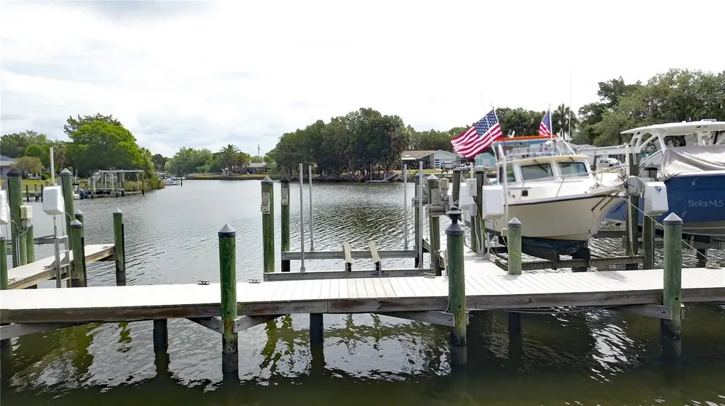11040 W Cove Harbor Drive Crystal River FL 34428