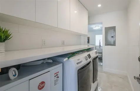 1900 Benjamin Franklin Drive Sarasota FL 34236