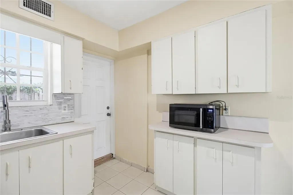 6342 SW 39th Terrace Miami FL 33155