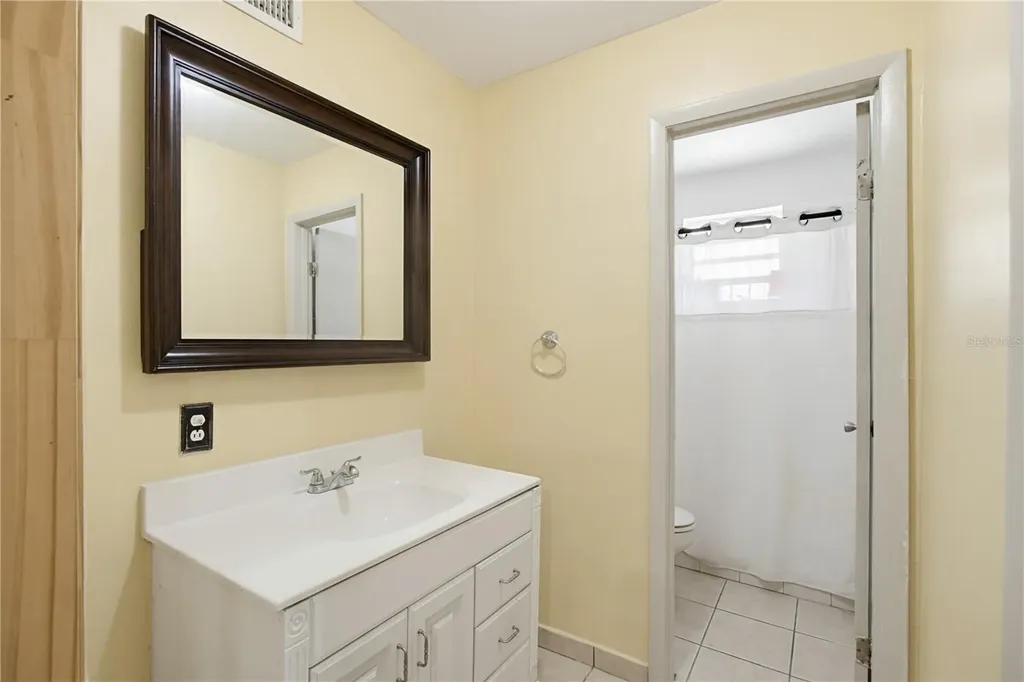 6342 SW 39th Terrace Miami FL 33155