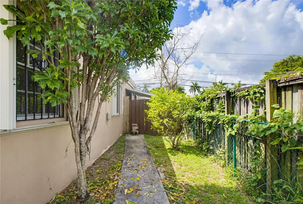 6342 SW 39th Terrace Miami FL 33155
