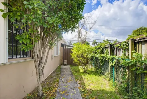 6342 SW 39th Terrace Miami FL 33155