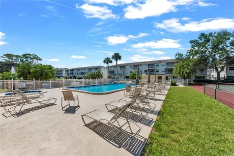 5849 Park St N St Petersburg FL 33709