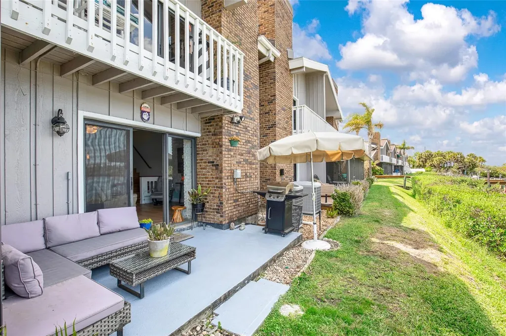 121 Lagoon Court New Smyrna Beach FL 32169