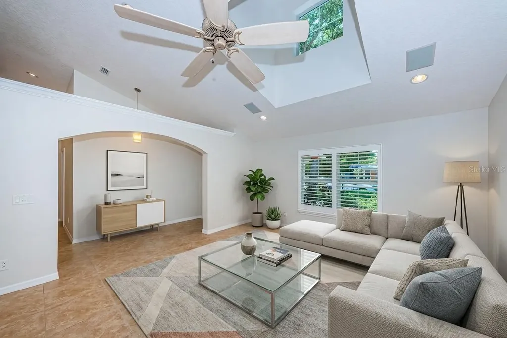5119 21st Avenue N St Petersburg FL 33710