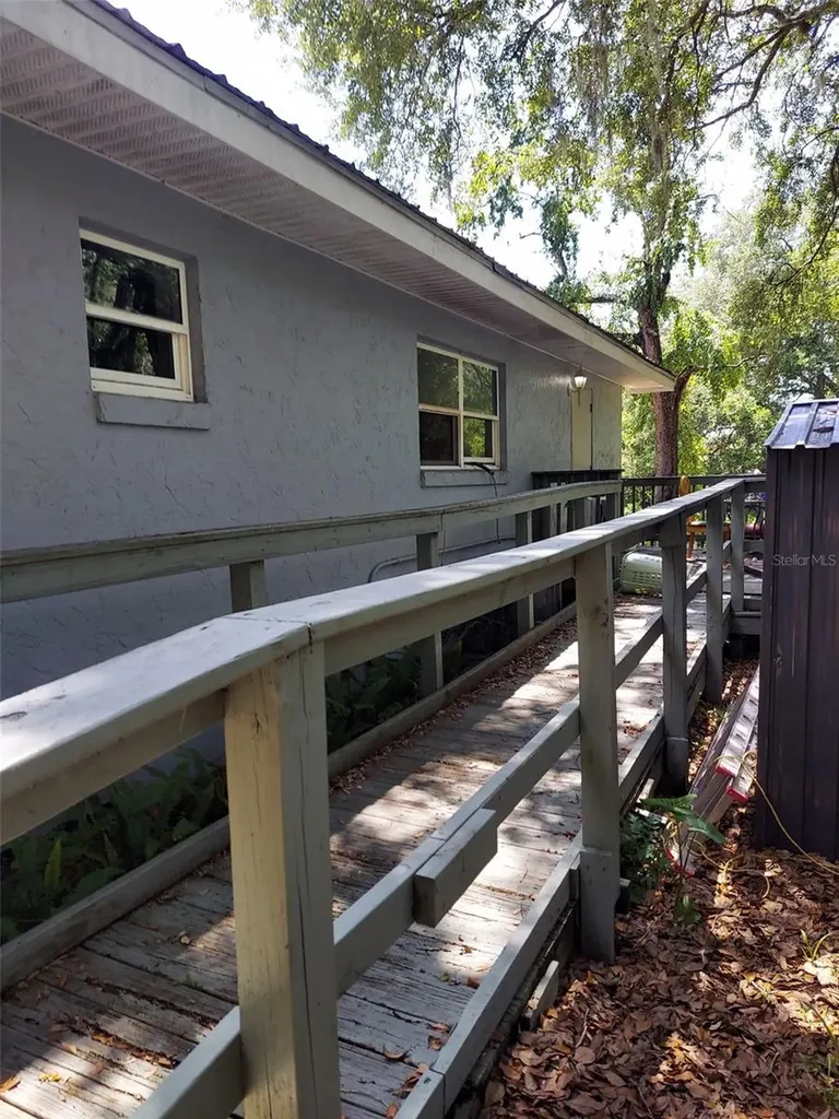 14061 SE 117th Place Ocklawaha FL 32179