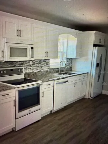 14061 SE 117th Place Ocklawaha FL 32179