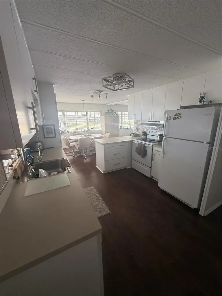 7880 54th Avenue N St Petersburg FL 33709