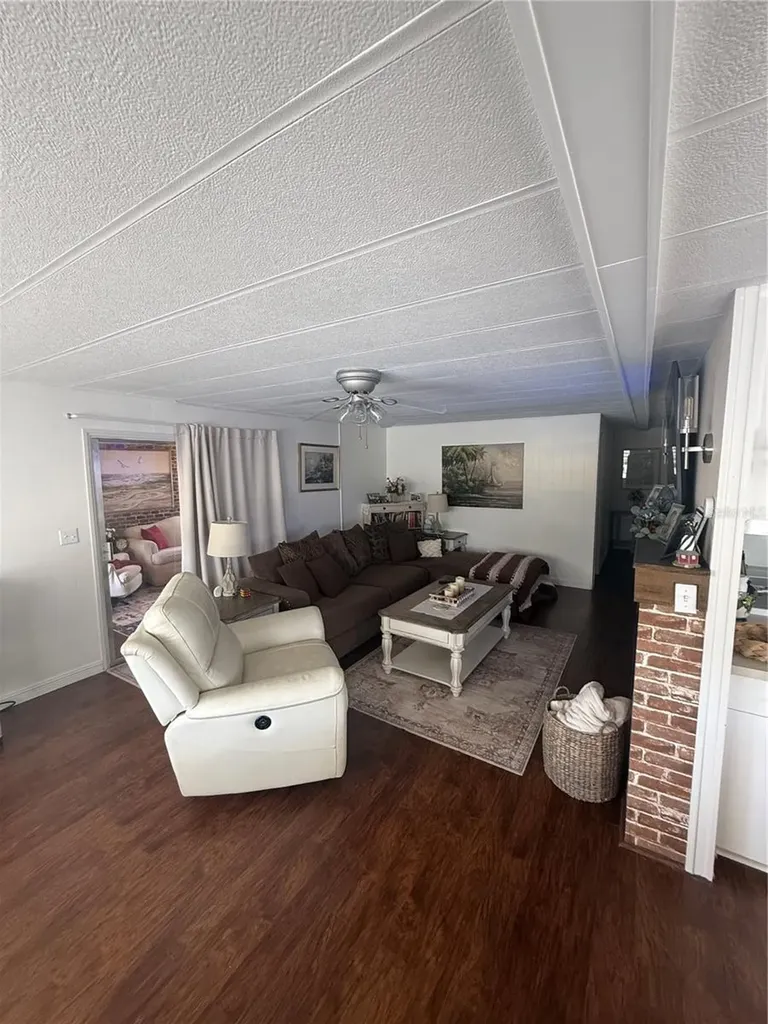 7880 54th Avenue N St Petersburg FL 33709