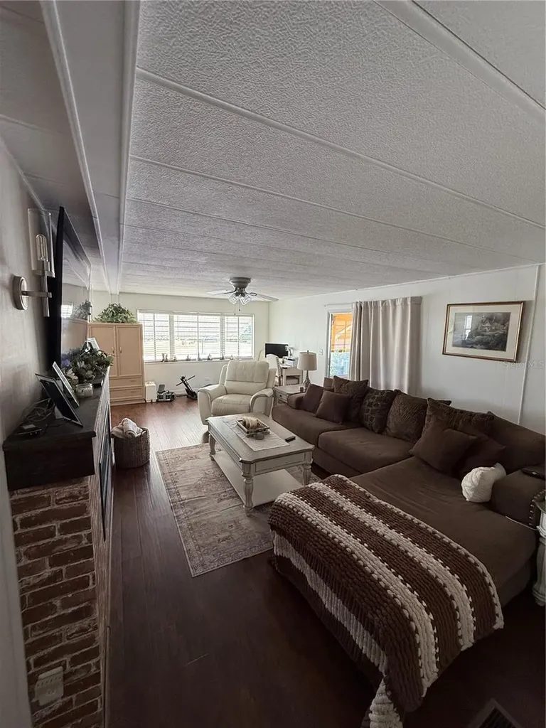 7880 54th Avenue N St Petersburg FL 33709