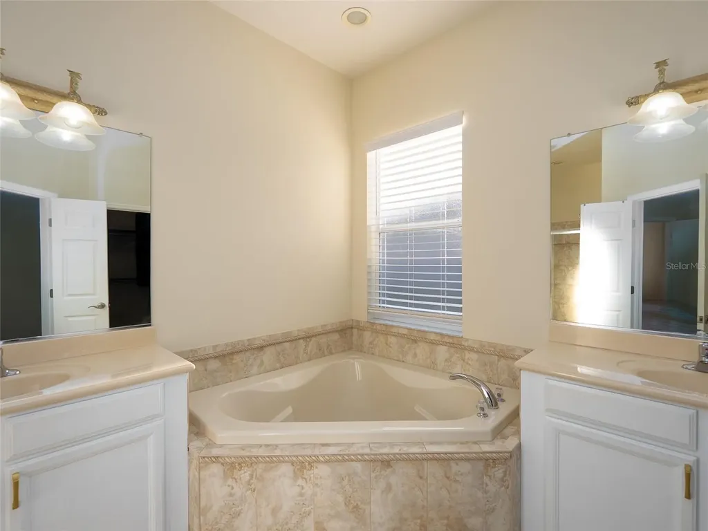 4103 61st Avenue E Bradenton FL 34203