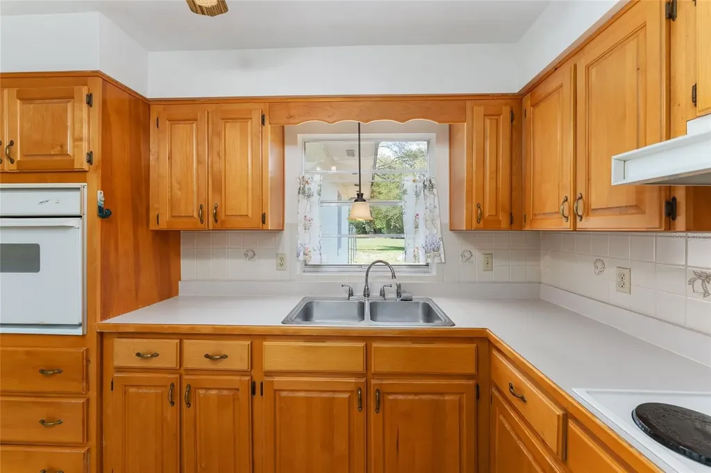 415 SE Adams Street High Springs FL 32643
