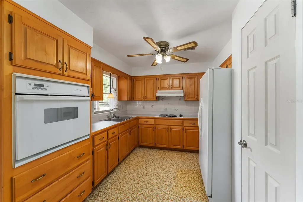 415 SE Adams Street High Springs FL 32643