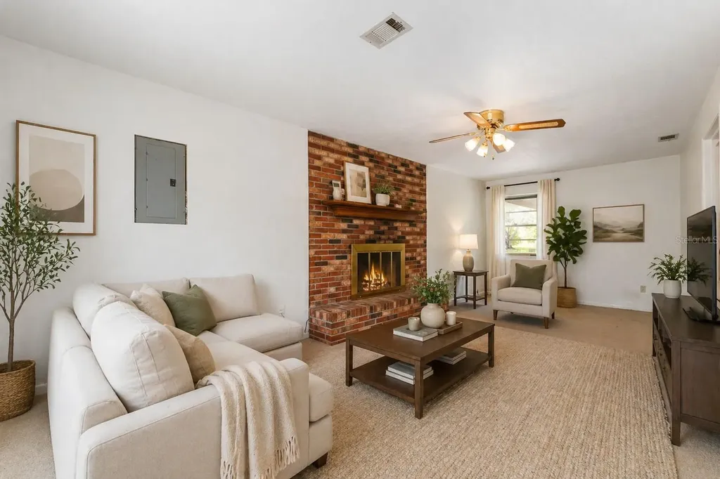 415 SE Adams Street High Springs FL 32643