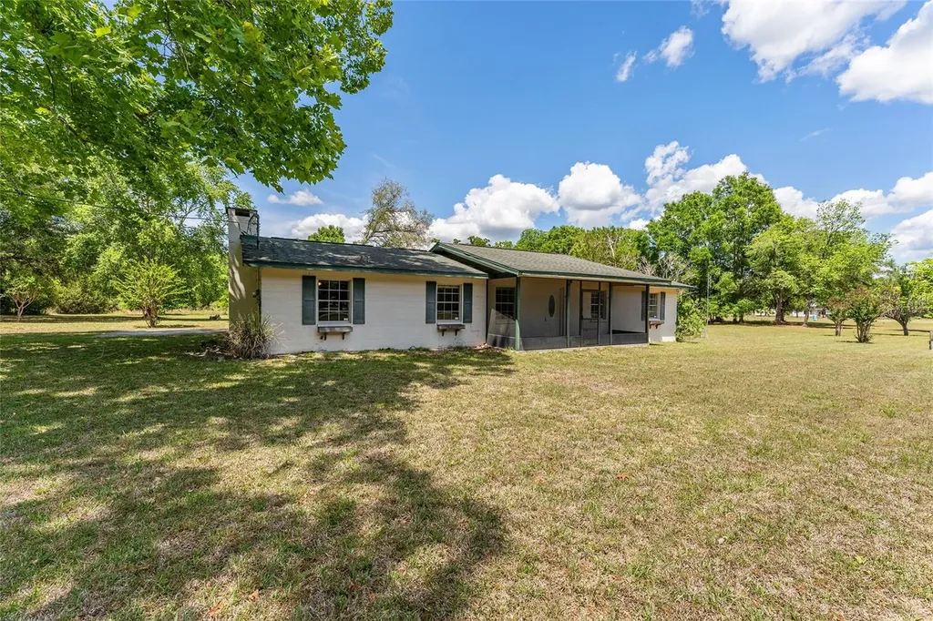 415 SE Adams Street High Springs FL 32643