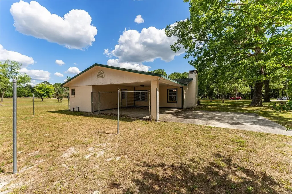 415 SE Adams Street High Springs FL 32643