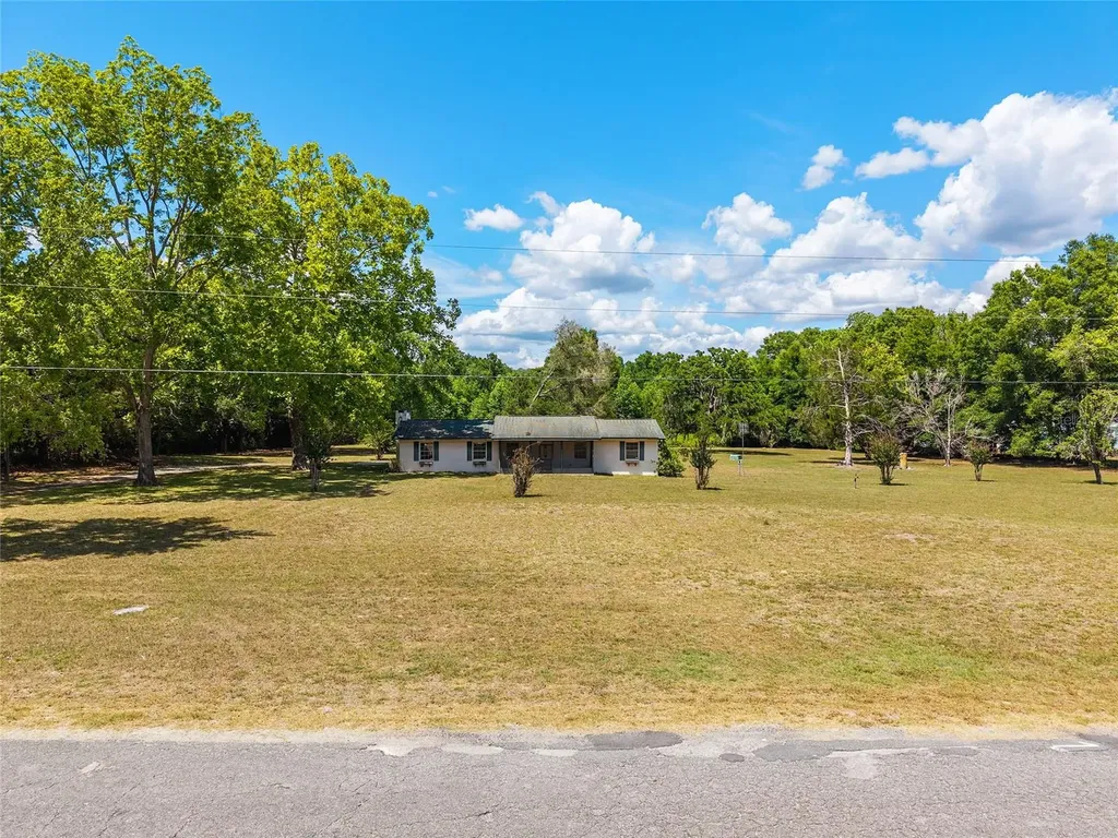 415 SE Adams Street High Springs FL 32643