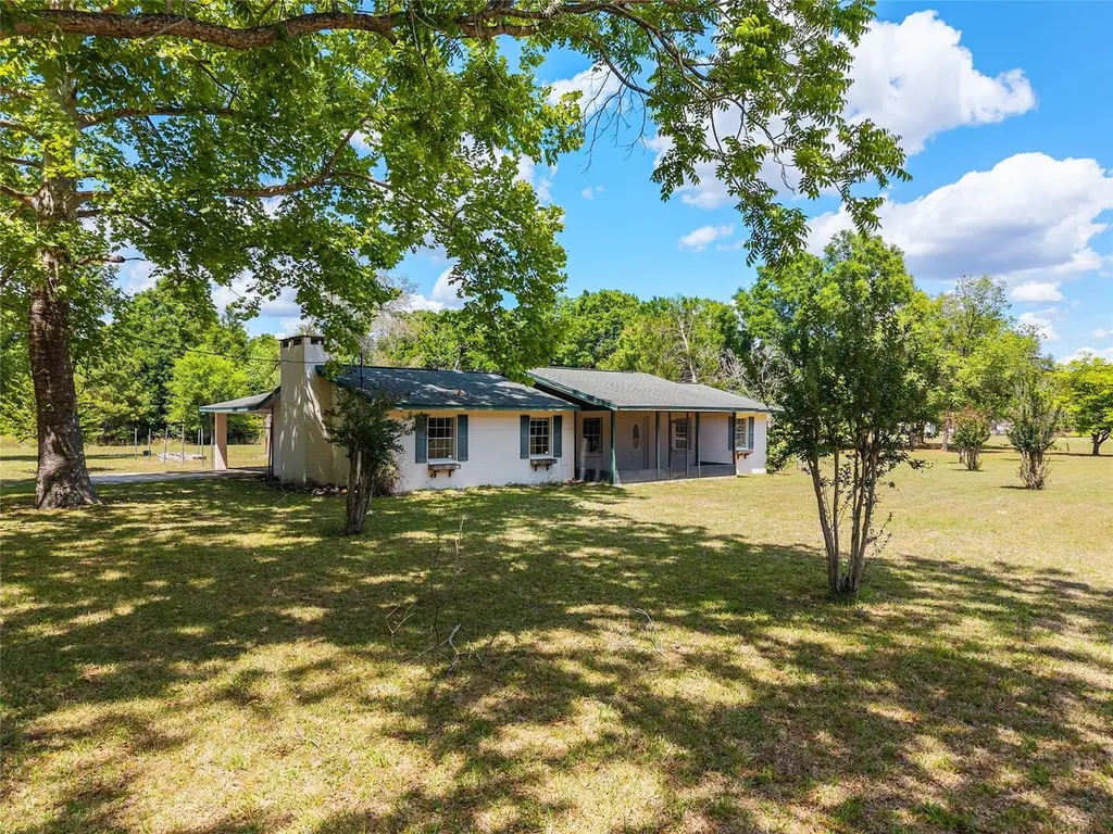 415 SE Adams Street High Springs FL 32643