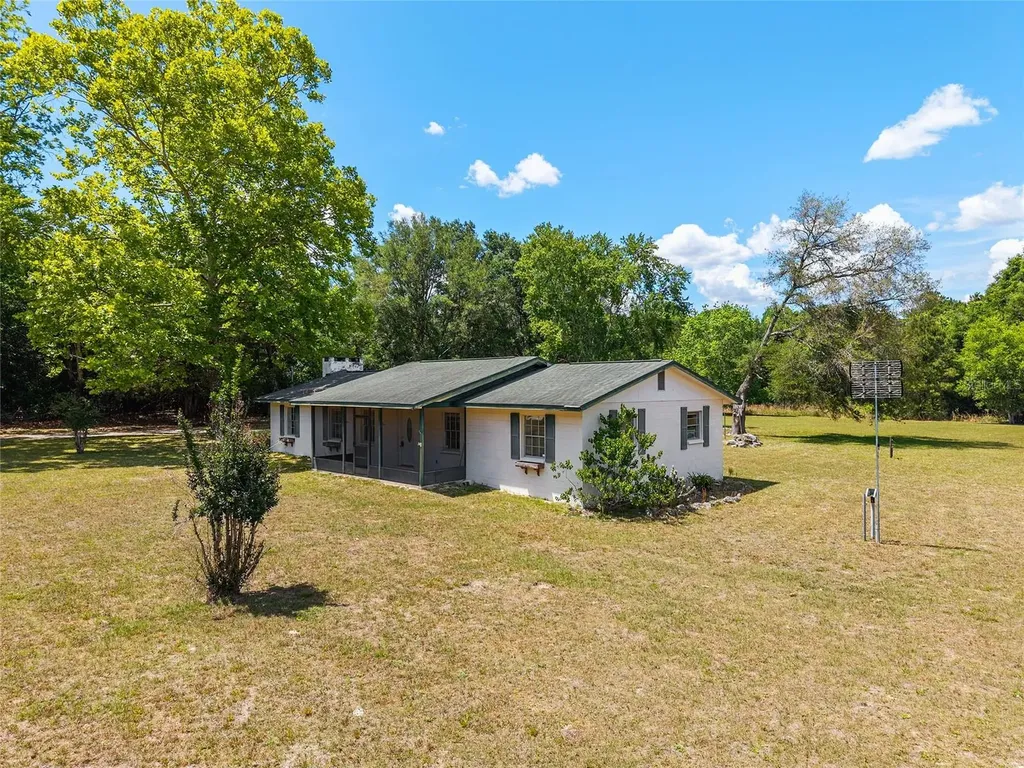 415 SE Adams Street High Springs FL 32643