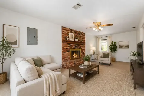 415 SE Adams Street High Springs FL 32643