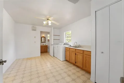415 SE Adams Street High Springs FL 32643