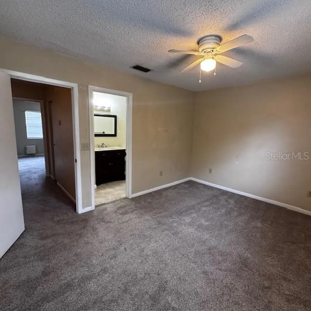10128 Lake Oak Circle Tampa FL 33624