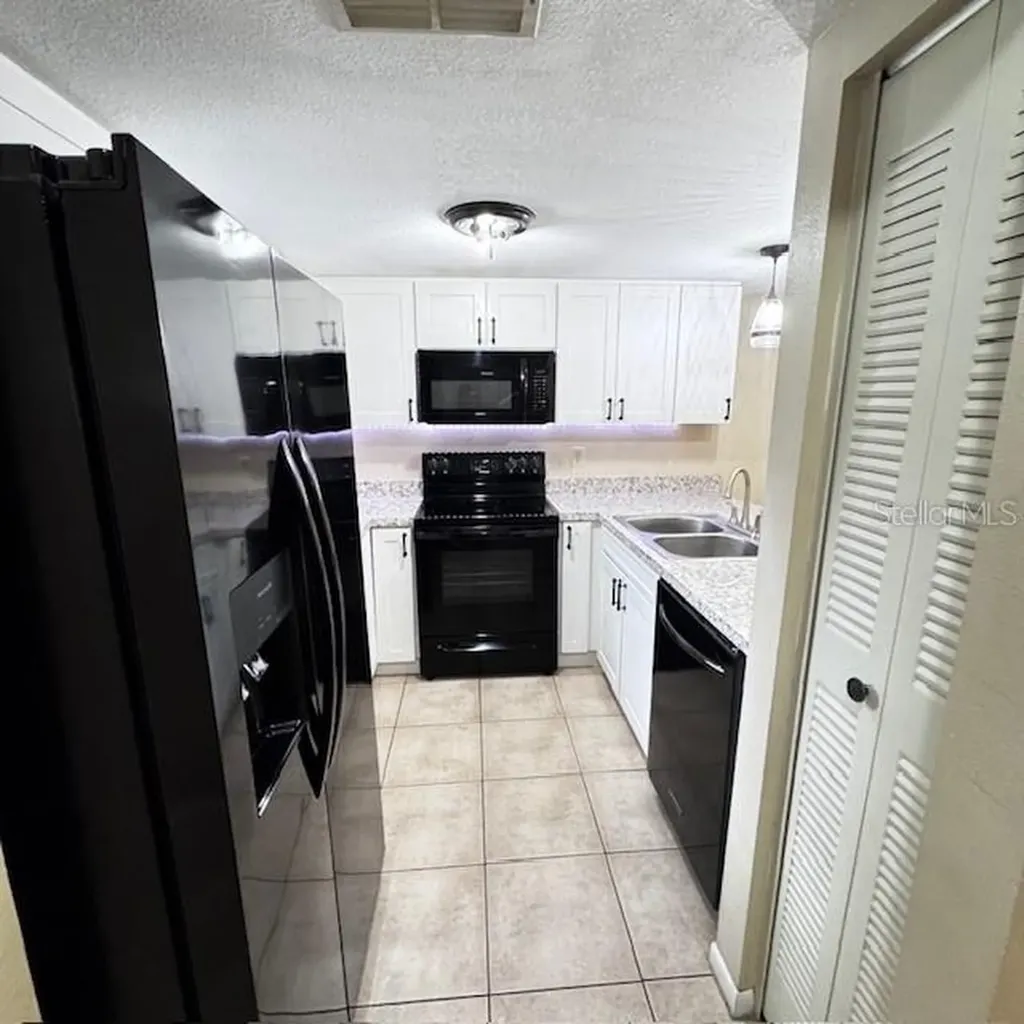 10128 Lake Oak Circle Tampa FL 33624
