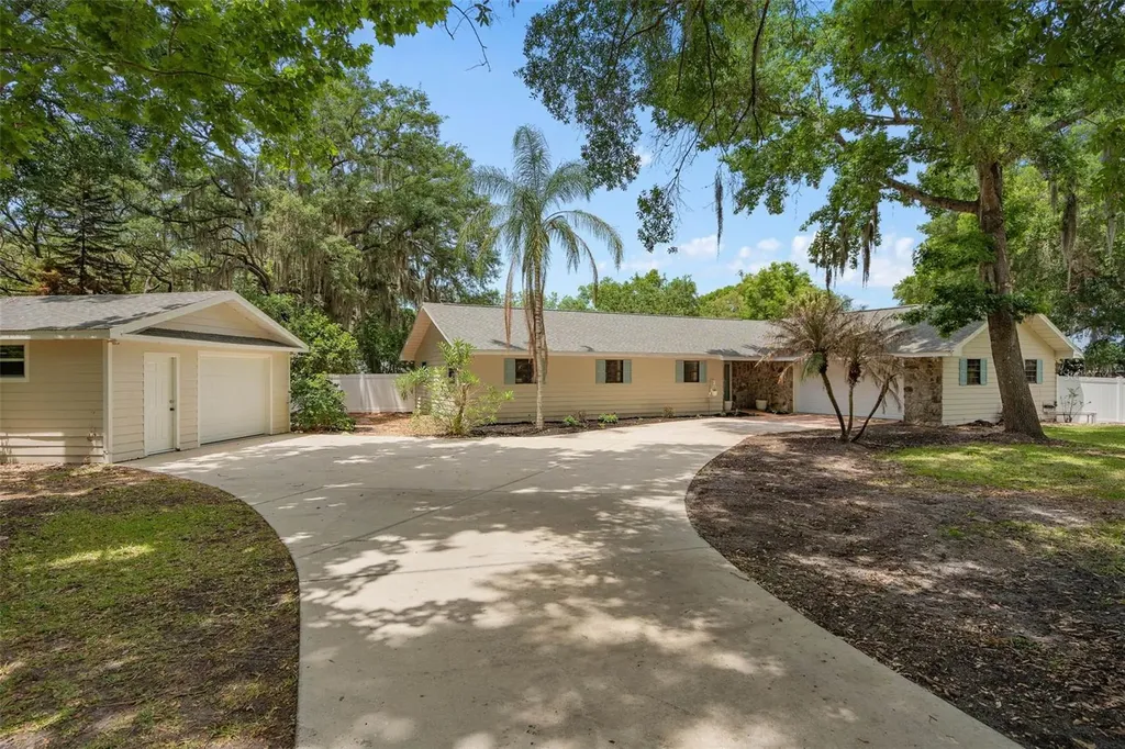 18425 State Road 44 Eustis FL 32736