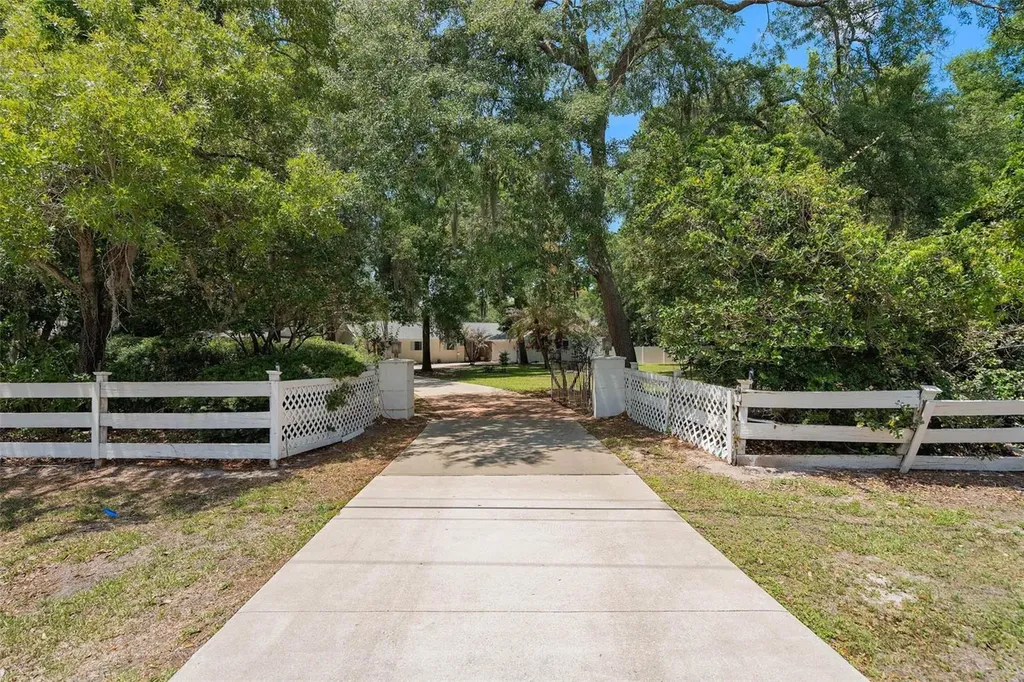 18425 State Road 44 Eustis FL 32736