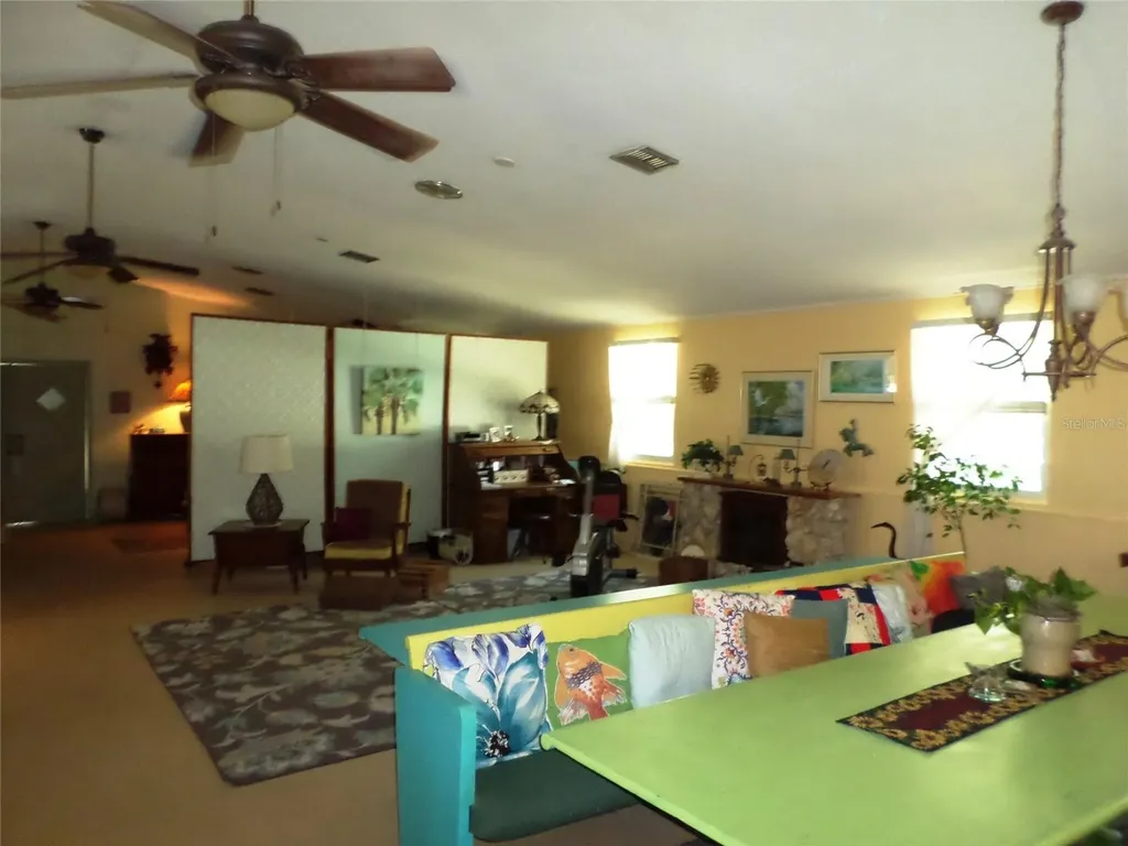 6005 Highway 40 W Yankeetown FL 34498