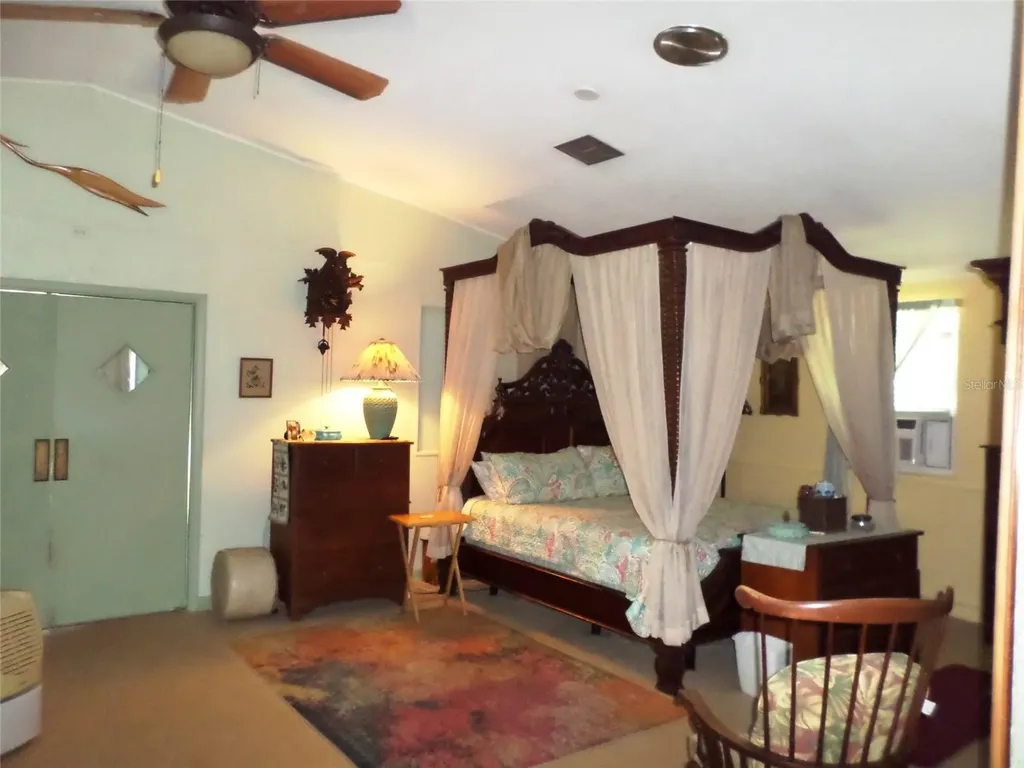 6005 Highway 40 W Yankeetown FL 34498