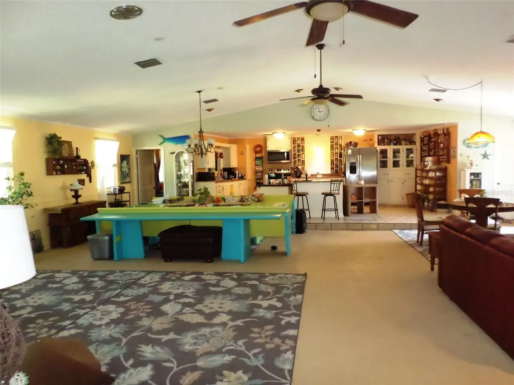6005 Highway 40 W Yankeetown FL 34498