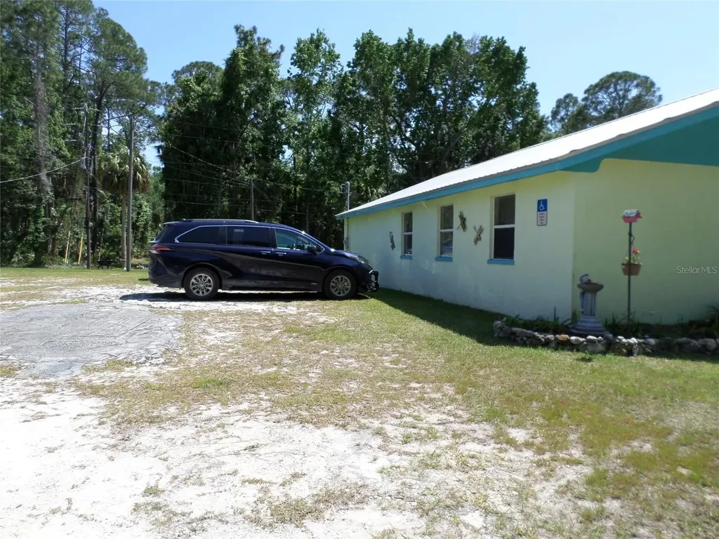 6005 Highway 40 W Yankeetown FL 34498