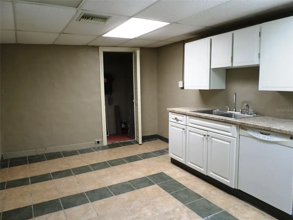 6005 Highway 40 W Yankeetown FL 34498