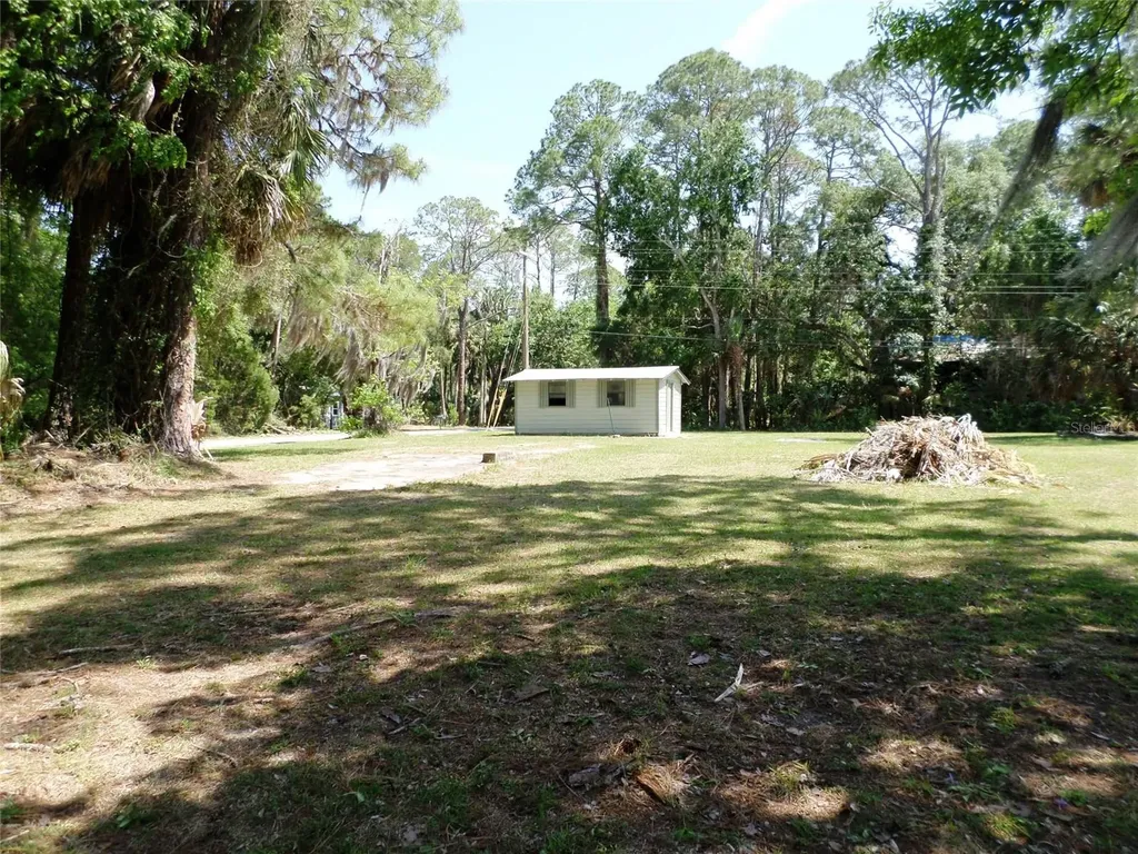 6005 Highway 40 W Yankeetown FL 34498