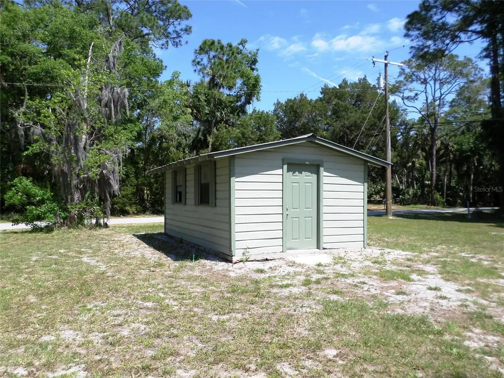 6005 Highway 40 W Yankeetown FL 34498