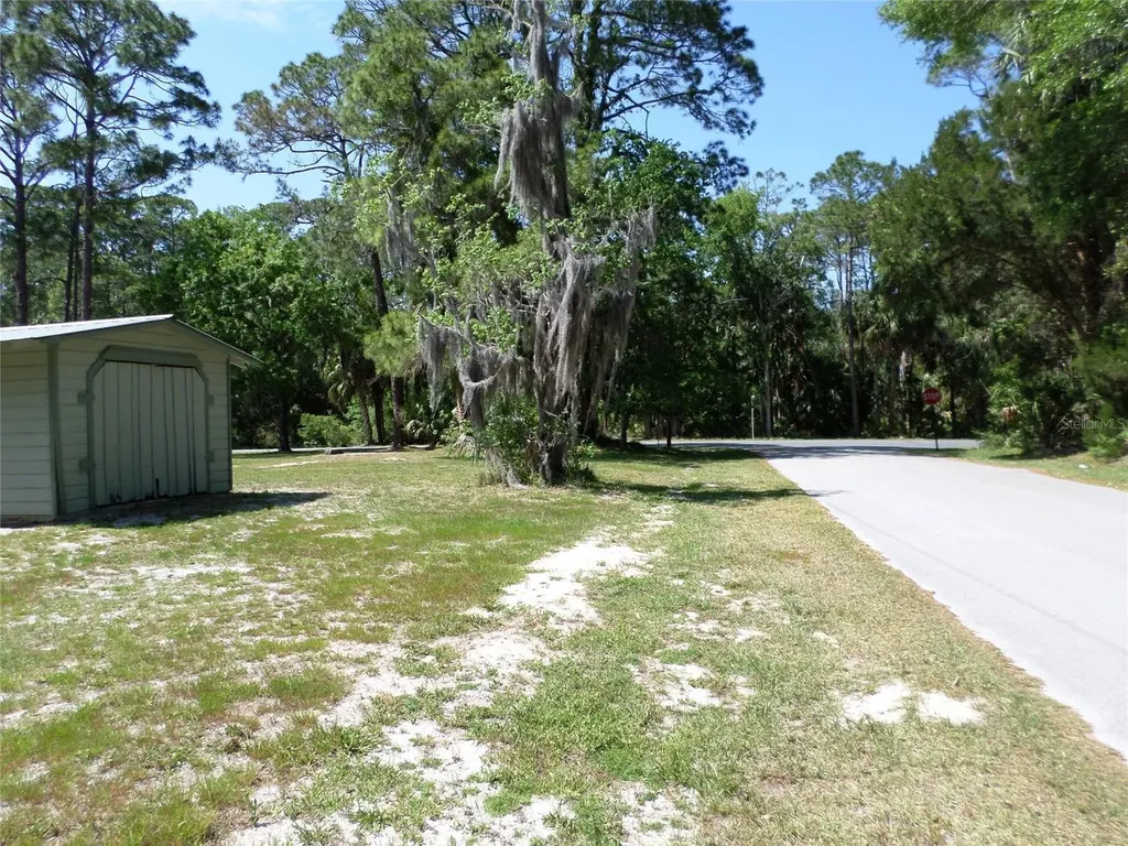 6005 Highway 40 W Yankeetown FL 34498