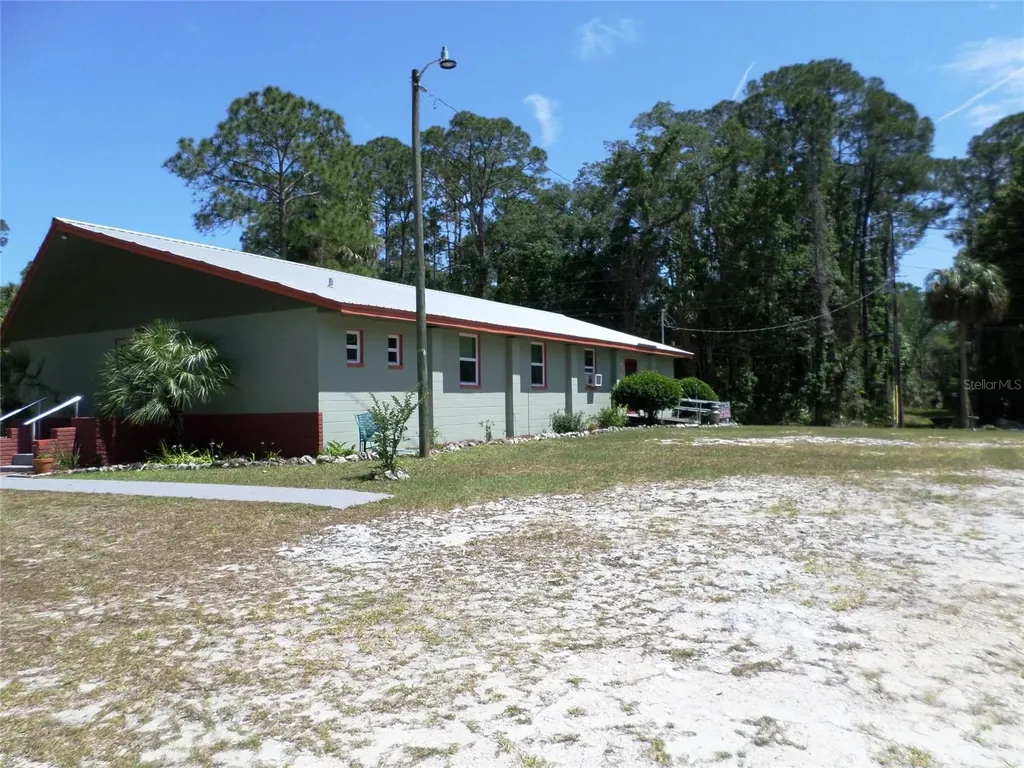6005 Highway 40 W Yankeetown FL 34498