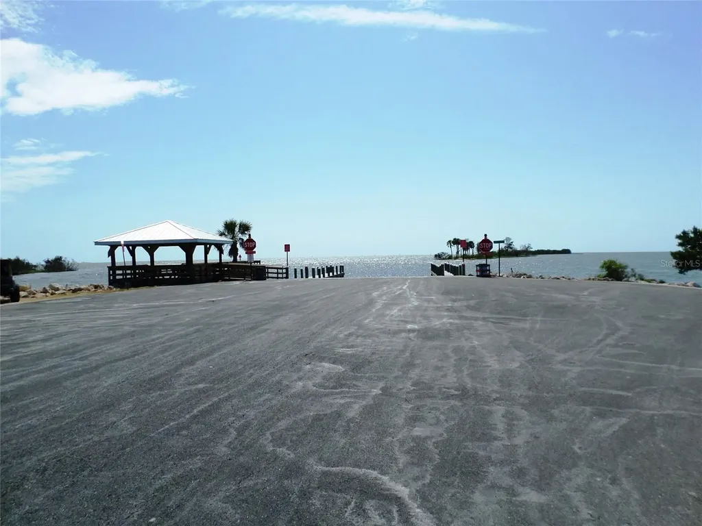 6005 Highway 40 W Yankeetown FL 34498