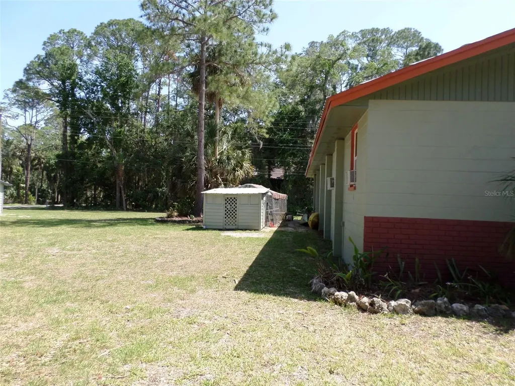 6005 Highway 40 W Yankeetown FL 34498