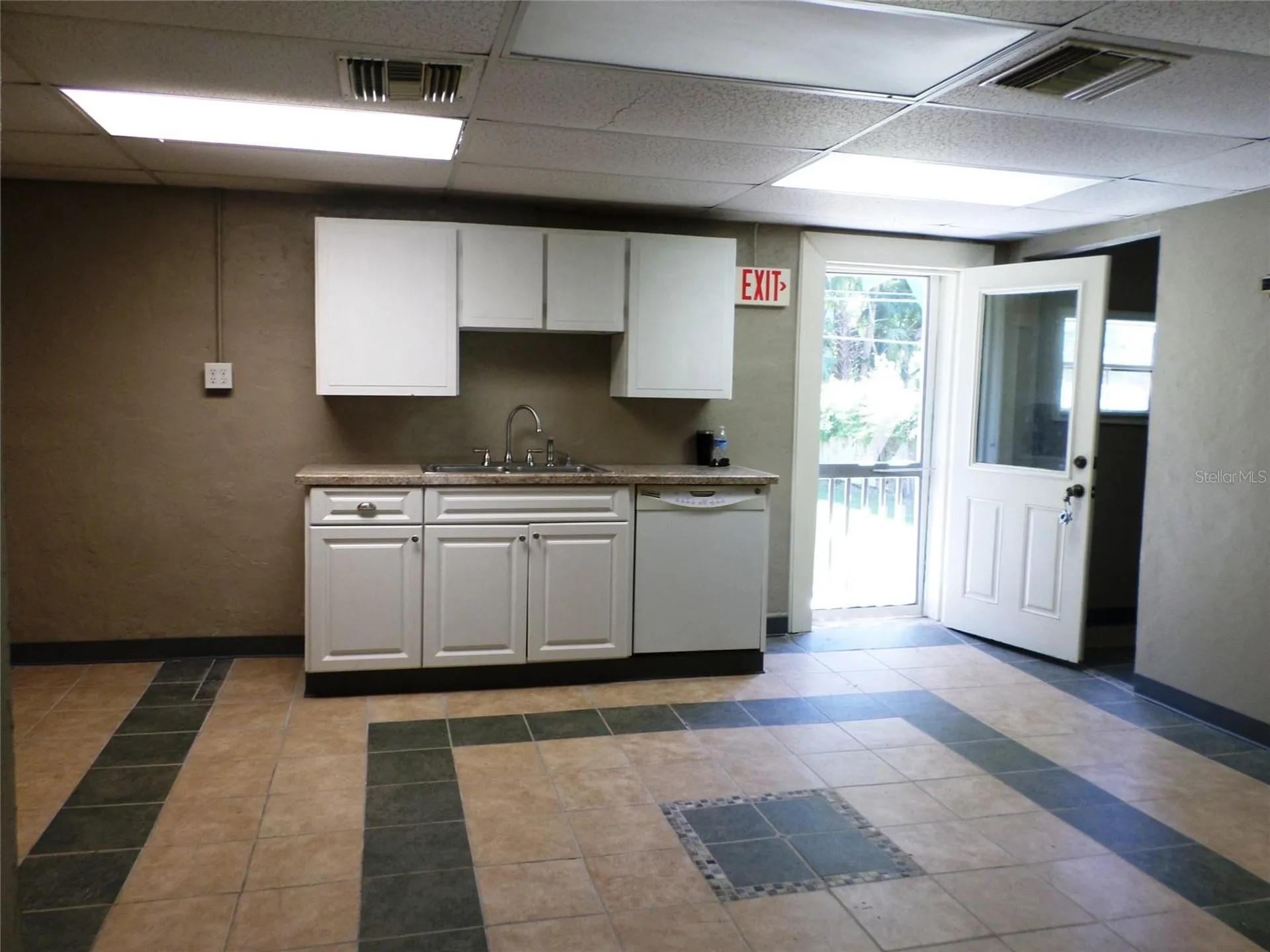 6005 Highway 40 W Yankeetown FL 34498