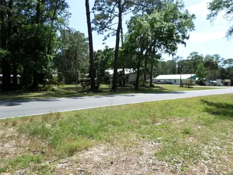 6005 Highway 40 W Yankeetown FL 34498