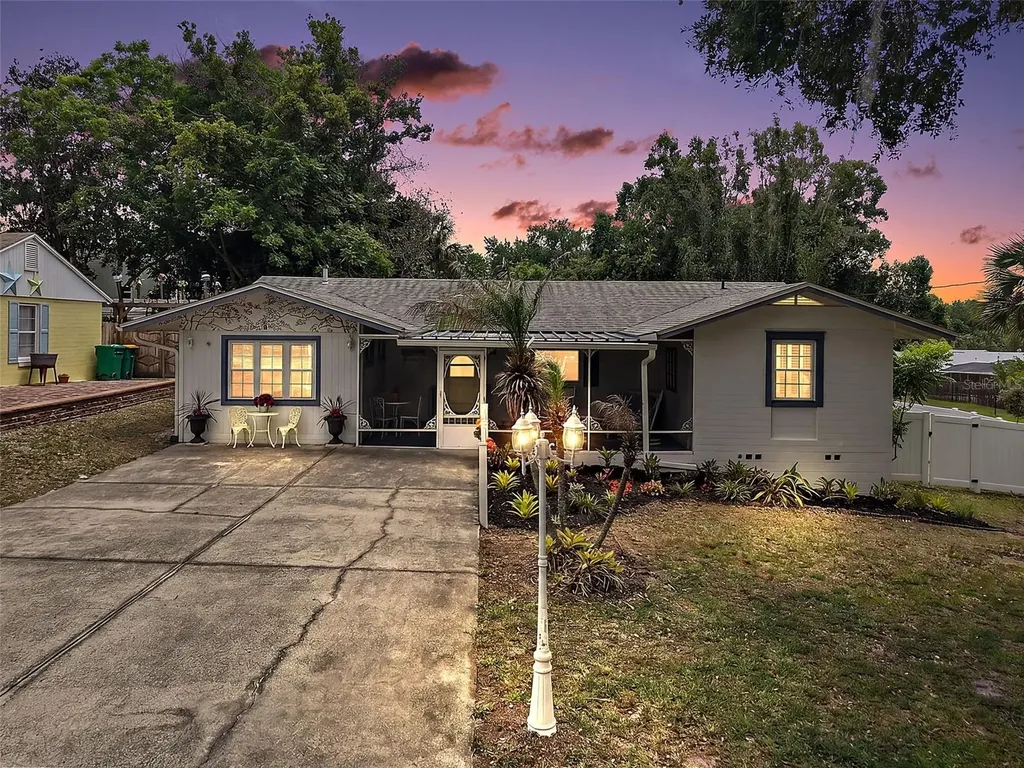 422 W 11th Avenue Mount Dora FL 32757